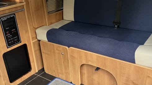 Shelly – 4 berth Volkswagen T5 campervan 