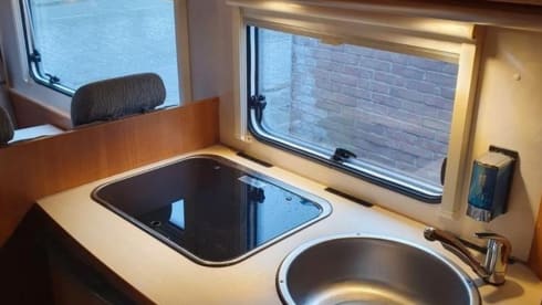 Hymer Carado A366 – Lovely spacious family camper! 