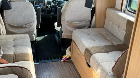 Elsie – Luxury motorhome includes insurance and breakdown 
