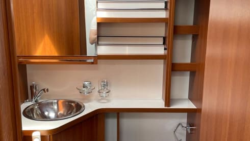 Rapido – Luxus-Wohnmobil: Kingsize-Inselbett, separate Dusche, große Garage