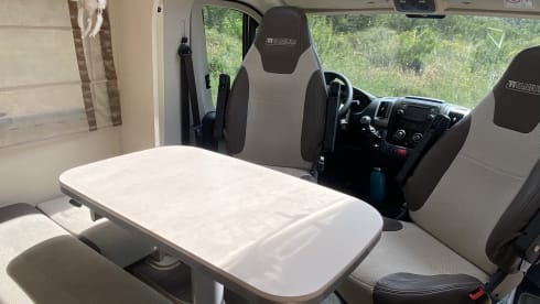 Wunderschöner, komfortabler Chausson-Camper für 4 Personen aus dem Jahr 2016!