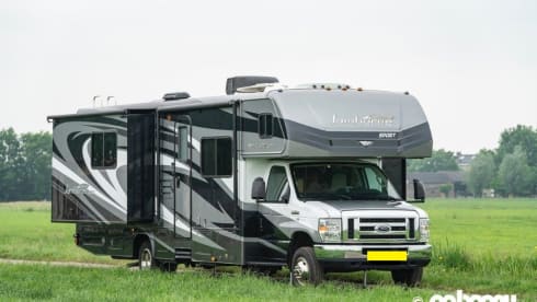 Fleetwood Ford E450 – C driving license. American 9 person big camper hire in the Netherlands