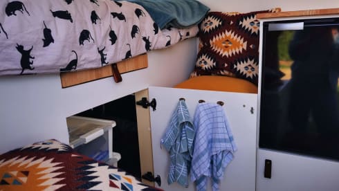 Bustave YFL – Accogliente furgone fai-da-te Ford Transit