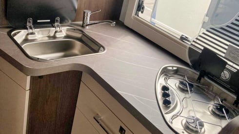 Chihuahua on the road – 2p Benimar semi-integrated from 2022