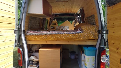 Fred – Cozy Bus Camper Automatic - Takes you everywhere, and back!