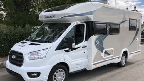 Vacanza 5 Stelle  – Camper Chausson Titanium 708