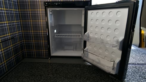 NC500 – Off-grid 2 berth MWB Mercedes Sprinter