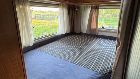 Spacious Luxury 2P Hymer Semi-integrated