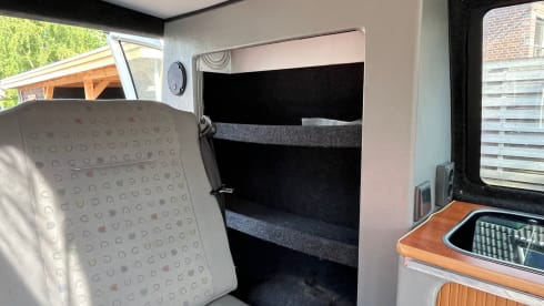 Willem – 2-seater Volkswagen bus from 2000