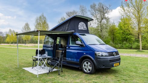 Blue 4p Volkswagen bus 