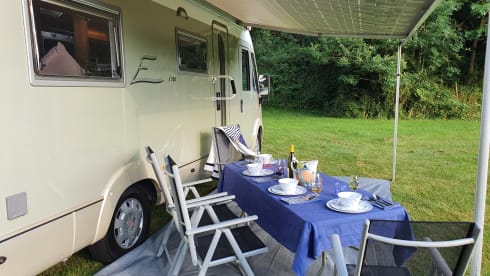 Bernie G – Luxurious and spacious high quality German built integrated motorhome