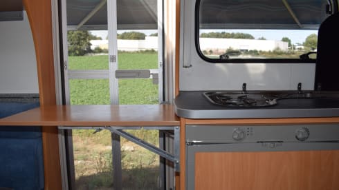 Ford Benimar  – Comfortabele familiecamper met 6 slaapplaatsen compleet ingericht