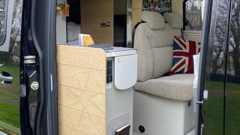 Batvan – Grote luxe Hymer-camper met 5 slaapplaatsen uit 2021