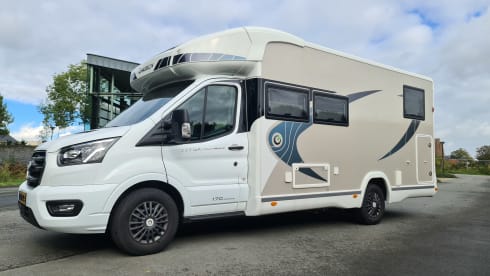 T814XB – Chausson 777GA Automatic Titanium Premium very luxurious, km free