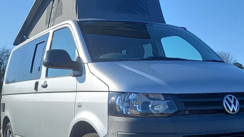 Harley – T5 VW Pop-top 4 Berth (SWB) Campervan (2010)