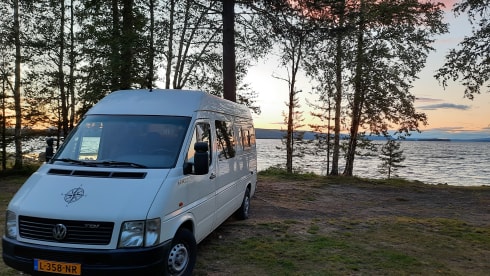 Cozy and neat VW camper bus 2.5TDI
