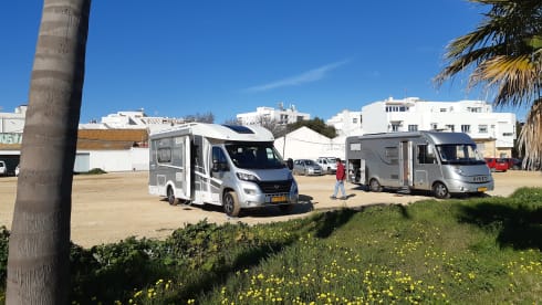 Globe-Drôme – 2 person semi-integrated Dethleffs camper 