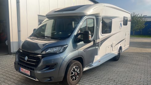 Maudje – Super nice family camper length beds and lifting bed 