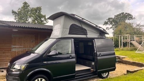 Sapphire – 4 berth Volkswagen T6 campervan from 2017