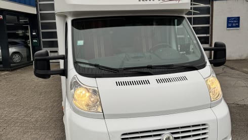 Gezinscamper – 4p Rapido semi-integrated from 2009