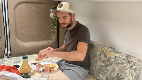 Lola – Scandi-Style 3-Berth Campervan – Solar, Kitchen & Comfort