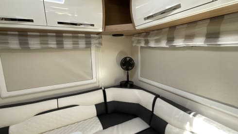 Wanderer – 6 berth Roller Team semi-integrated from 2022 Automatic