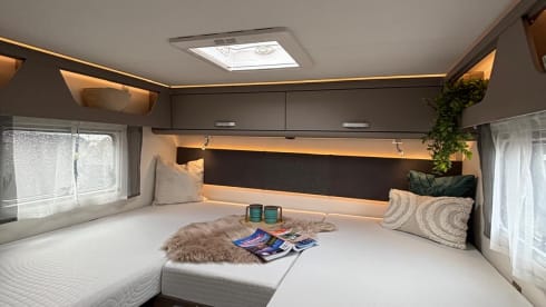 Making Memories 3 – 4persoons Ford Carado T447 half integraal uit 2025 met een Hefbed