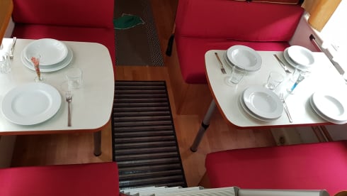 Seven-berth motorhome with double dinette
