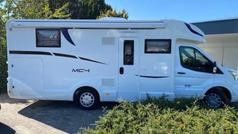 MC LOUIS MC4 281  – 4p McLouis semi-integrated uit 2022