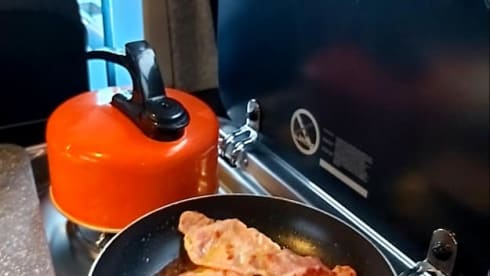 Arnold – "Arnie" T5 Volkswagen 2 Birth Campervan (5 Seater Fully Insured)