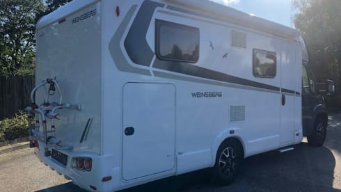 Fully furnished 2p camper Knaus W 2016 with length beds, air conditioning