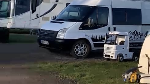 The old girl  – 3 berth Ford bus from 2007