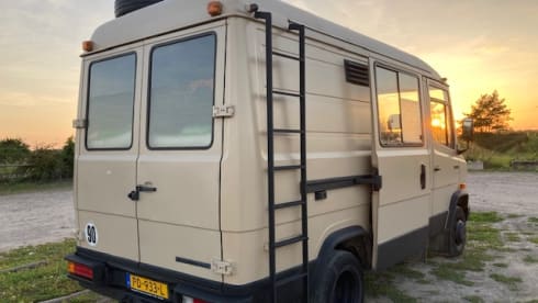 3p Mercedes-Benz bus from 1989