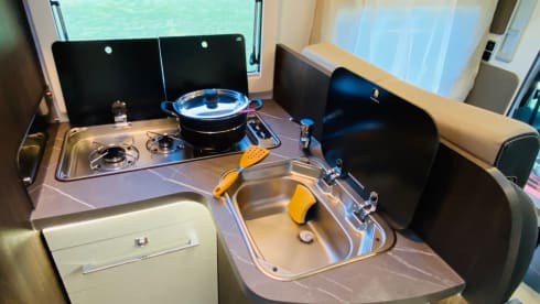Spacious camper from 2021, ideal for a family or couple