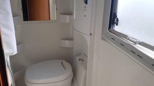 Complete and comfortable integral Knaus travel liner