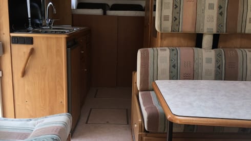Unique 8 pers. camper with XXXL garage on C driving