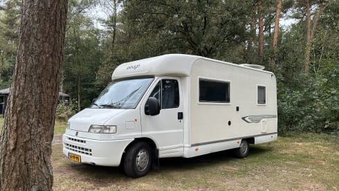 2p Elnagh semi-integrated uit 2001