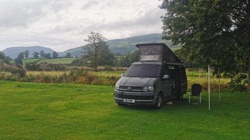Christian Grey – Family Friendly T6 Camper, for 2-5 people "have a read on"