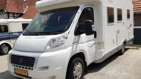 4p semi-integrated camper