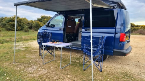Bluey – 4 berth Volkswagen T6 Transporter 4Motion campervan (off-grid camper)