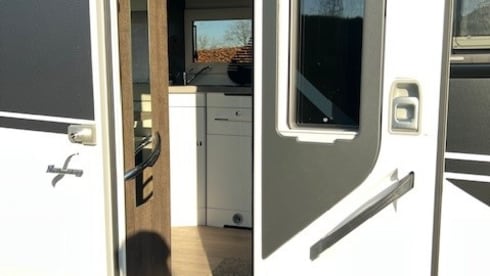 4p Benimar semi-integrated uit 2024