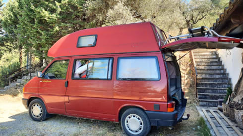 FREAK – Volkswagen T4 Westfalia CamperVan 4 seats Compact Versatile Hard Top
