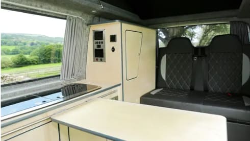 Cedric – T5 Campervan with Pop-Top, Rocknroll bed and Swivel Seats