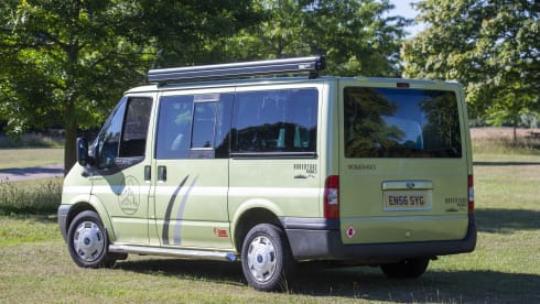 Mushy Pea – 2+2 berth Ford bus from 2006