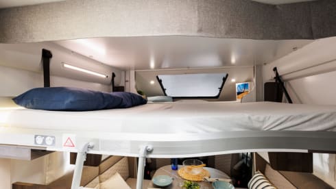 Tessoro 468 – 4p Benimar semi-integrated from 2025