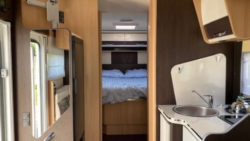MC LOUIS MC4 281  – 4p McLouis semi-integrated uit 2022