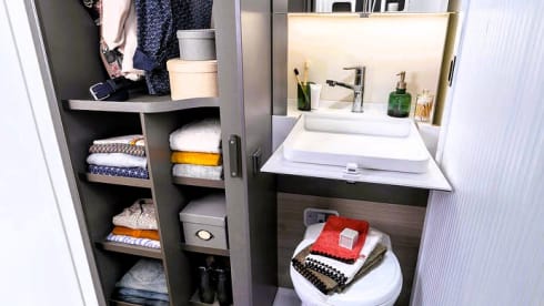 CAMPERO – Luxury 2022 4-Berth Chausson X550 for Your Next Adventure