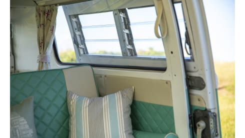 Pip – Vintage VW Campervan 'Pip'