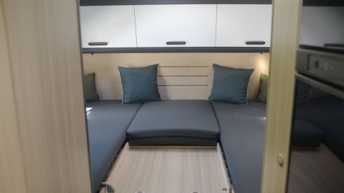 Mergelland – New (2024!) Luxury Sun Living camper 4 pers. + electric folding bike
