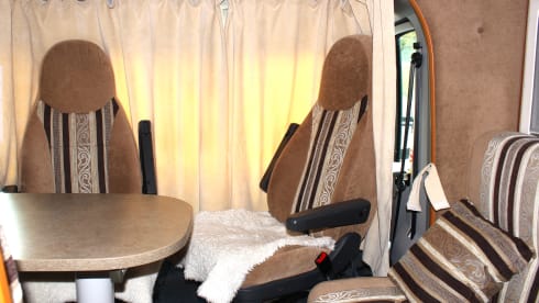 Welkome 78 EB – 4p Chausson semi-integrated uit 2012